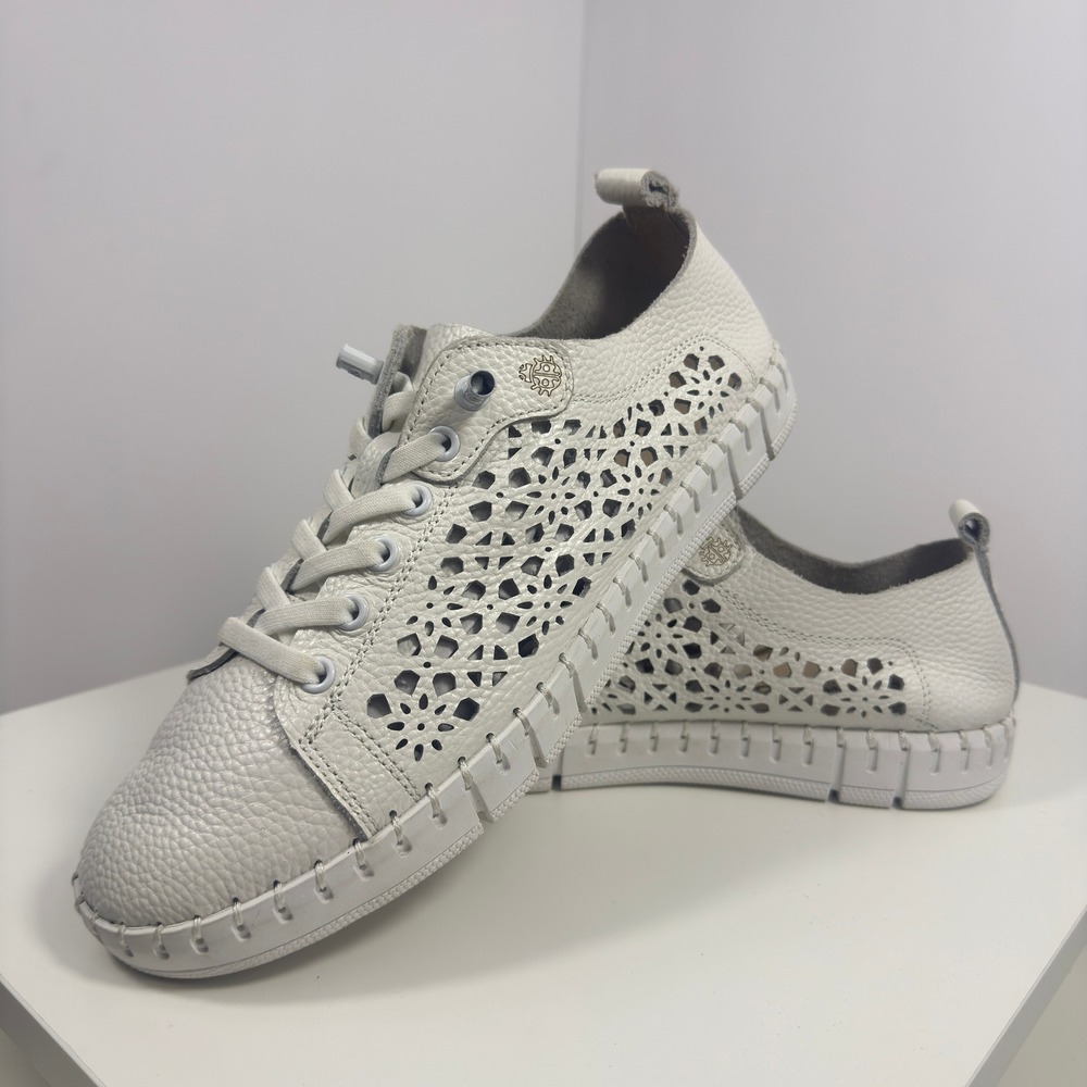 Yokono Flow 002 Sneakers Womens 8.5 US 39 EU White Leather Perforated Shoes
